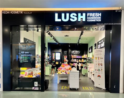 Lush Fresh Handmade Cosmetics in CF Rideau Centre (Ottawa, .